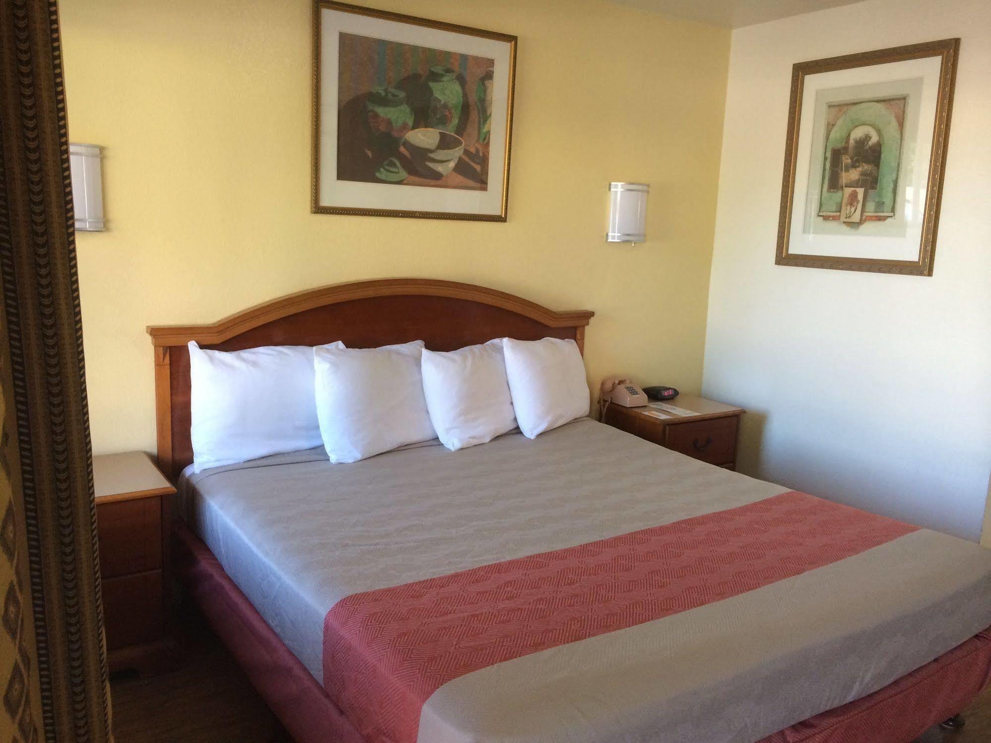Vagabond Inn Хемет Экстерьер фото
