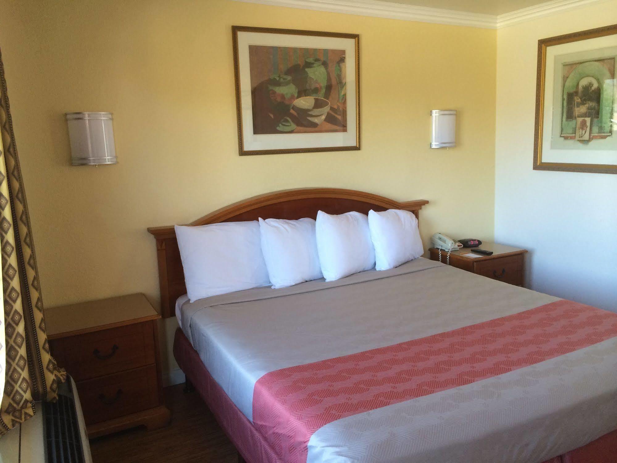 Vagabond Inn Хемет Экстерьер фото