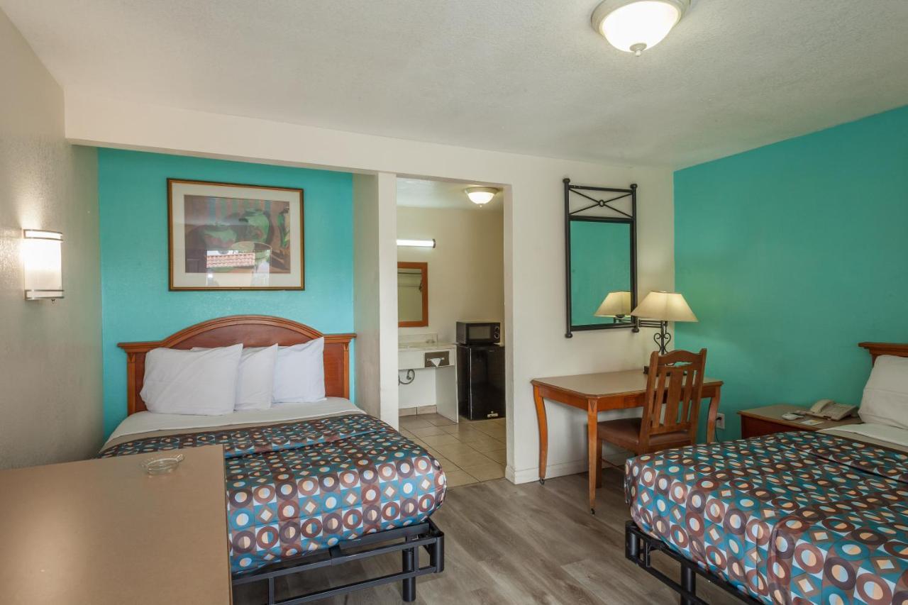 Vagabond Inn Хемет Экстерьер фото